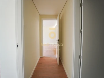 Apartamento T2 para Venda em Sobrado e Bairros