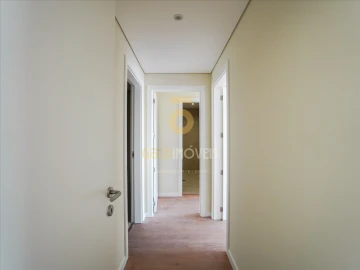 Apartamento T2 para Venda em Sobrado e Bairros