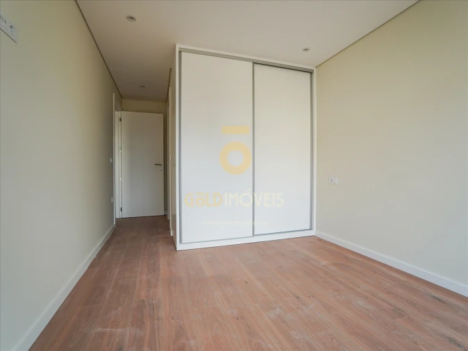 Apartamento T2 para Venda em Sobrado e Bairros Foto 14