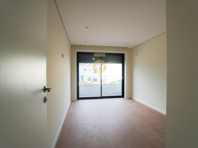 Apartamento T2 para Venda em Sobrado e Bairros Foto 9