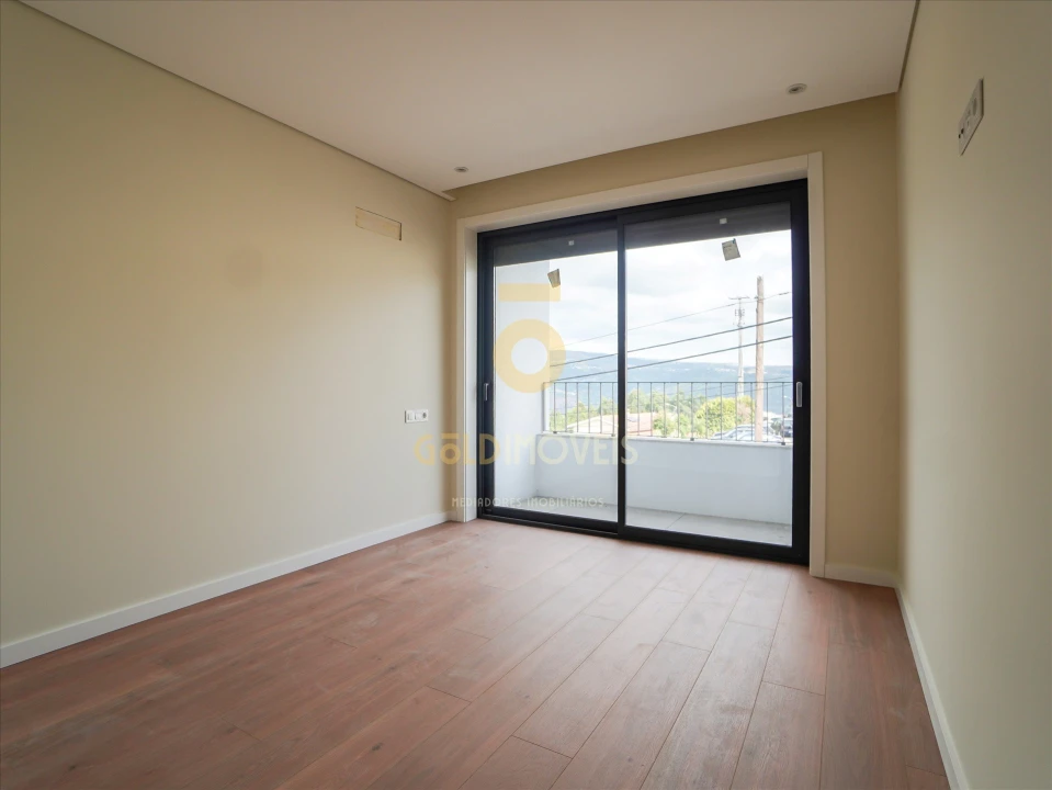 Apartamento T2 para Venda em Sobrado e Bairros Foto 13