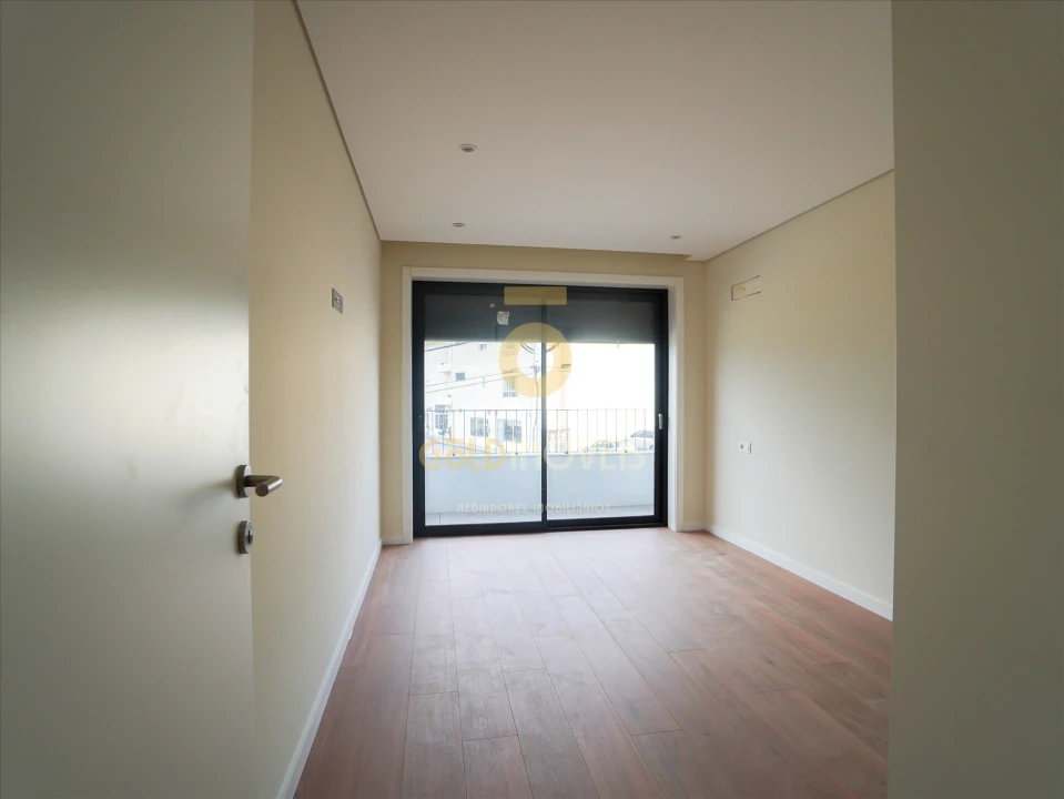 Apartamento T2 para Venda em Sobrado e Bairros Foto 9