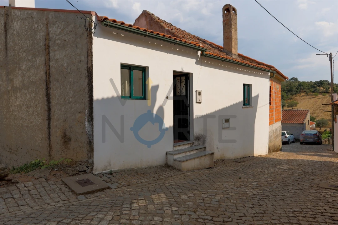 Moradia T3 para Venda em Eucisia, Gouveia e Valverde Foto 1