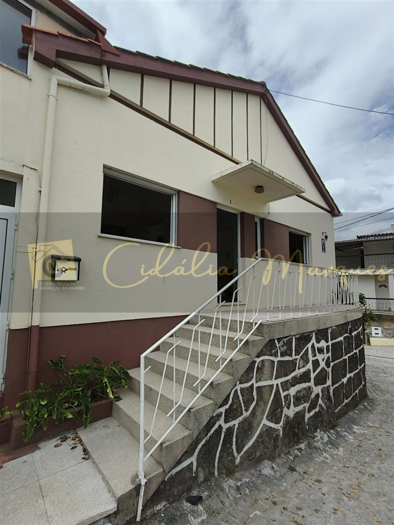 Moradia T2 para Venda em Rio de Loba Foto 1