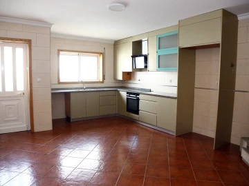 Moradia T3 para Venda em Lustosa e Barrosas (Santo Estêvão)
