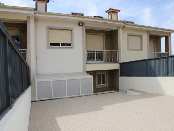 Moradia T3 para Venda em Lustosa e Barrosas (Santo Estêvão)