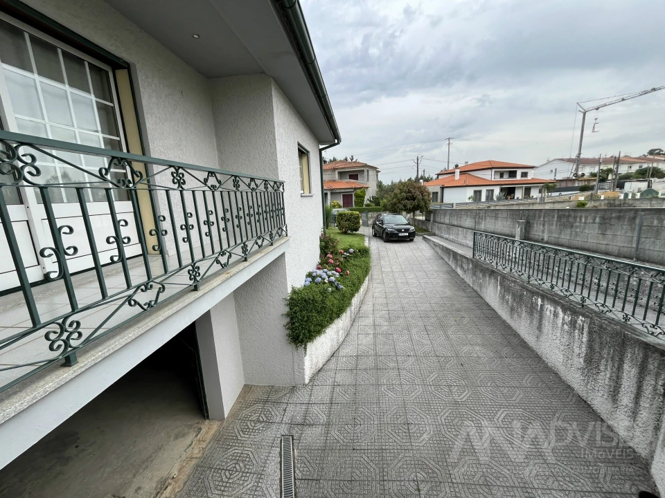 Moradia T3 para Venda em Mundão Foto 8