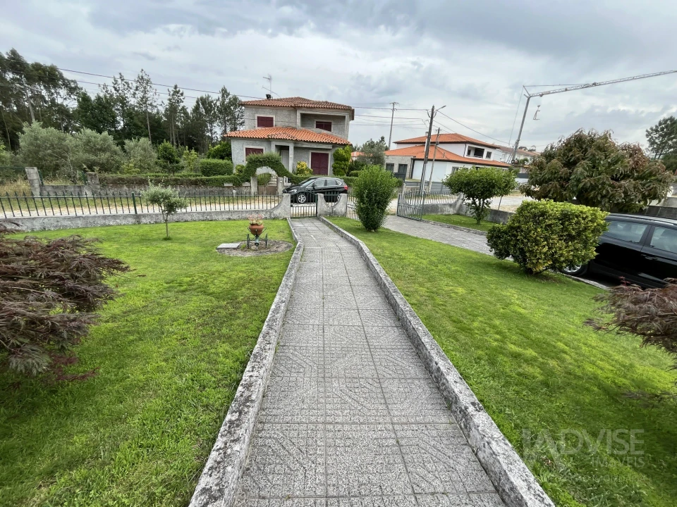 Moradia T3 para Venda em Mundão Foto 9