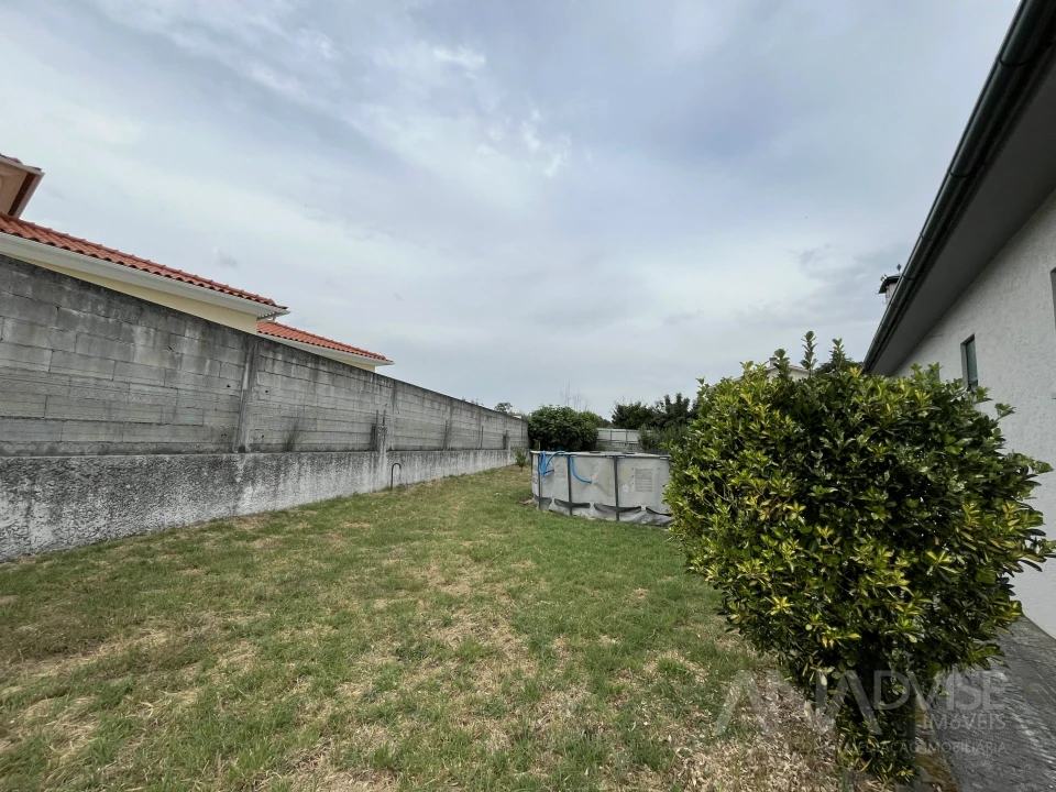 Moradia T3 para Venda em Mundão Foto 7
