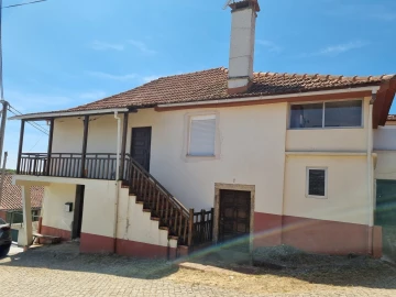 Moradia T4 para Venda em Serapicos