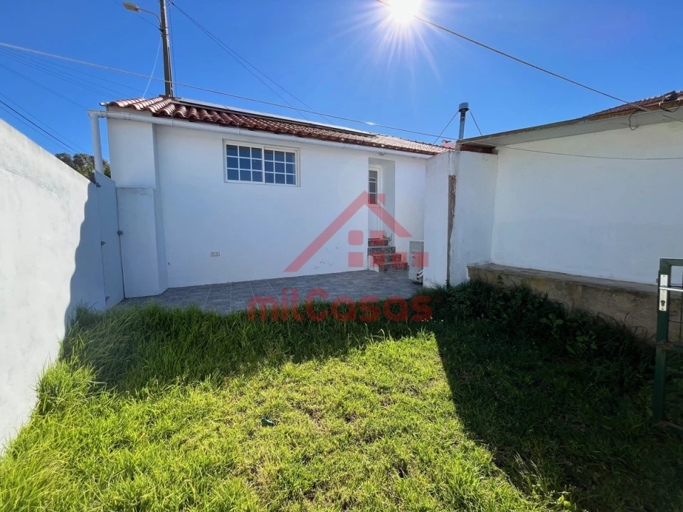 Moradia T2 para Venda em São Pedro da Cadeira Foto 2