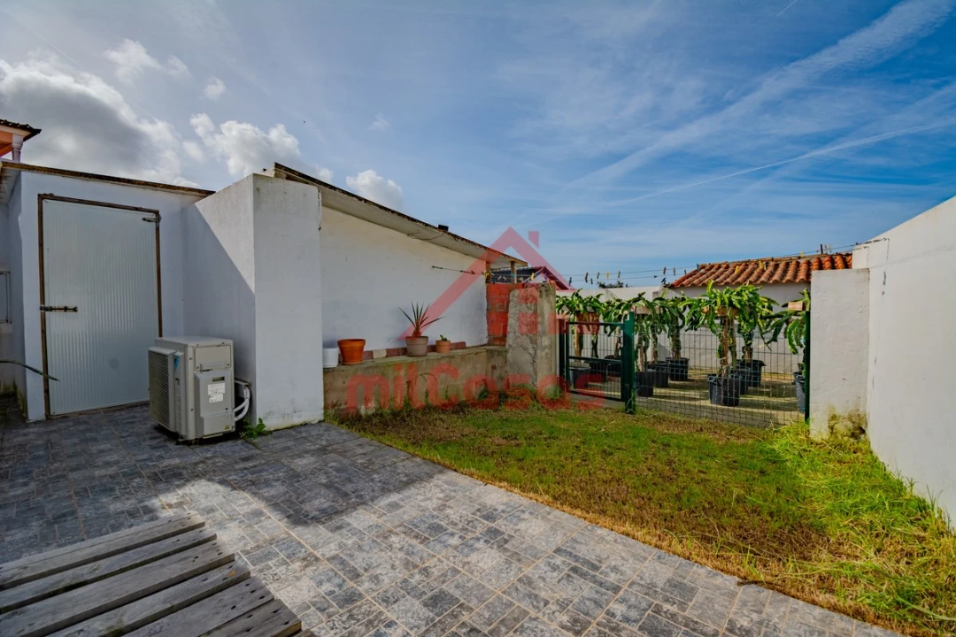 Moradia T2 para Venda em São Pedro da Cadeira Foto 6