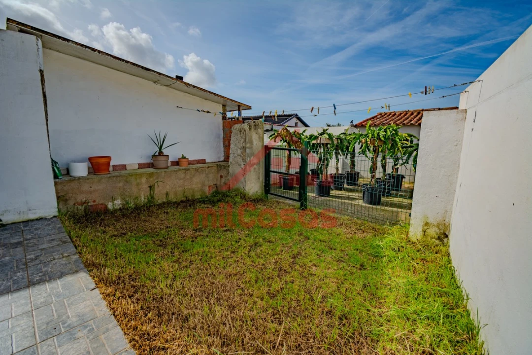 Moradia T2 para Venda em São Pedro da Cadeira Foto 8