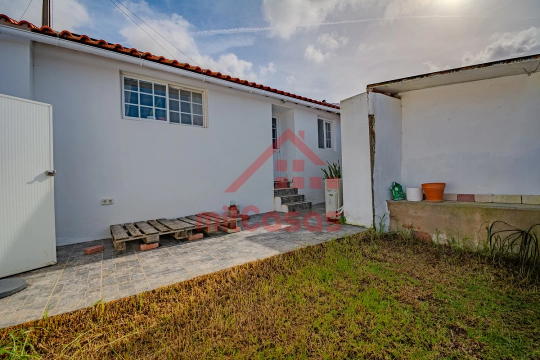 Moradia T2 para Venda em São Pedro da Cadeira Foto 9