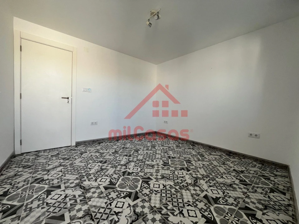 Moradia T2 para Venda em São Pedro da Cadeira Foto 16