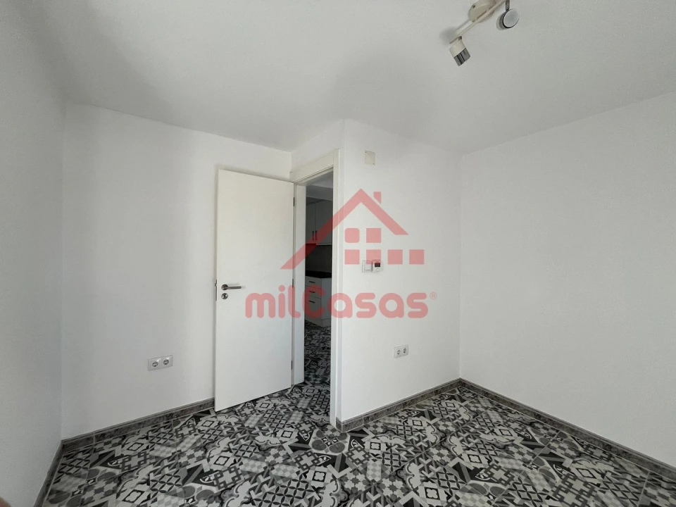 Moradia T2 para Venda em São Pedro da Cadeira Foto 26