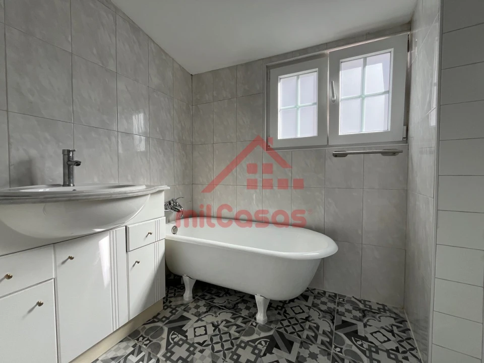Moradia T2 para Venda em São Pedro da Cadeira Foto 33