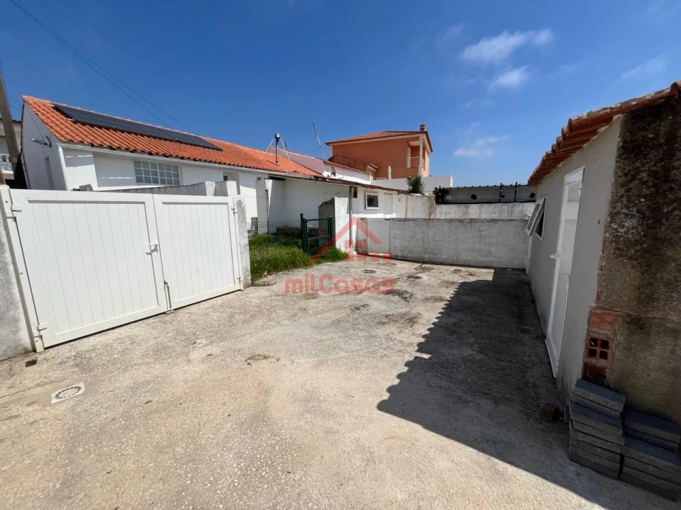 Moradia T2 para Venda em São Pedro da Cadeira Foto 11