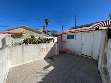 Moradia T2 para Venda em São Pedro da Cadeira