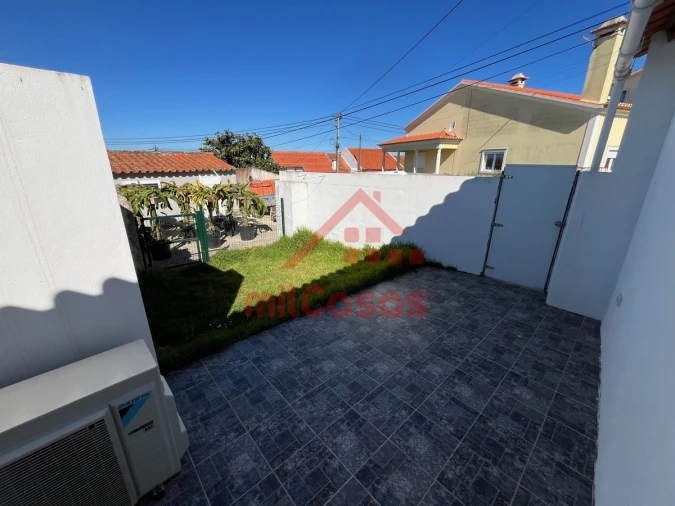 Moradia T2 para Venda em São Pedro da Cadeira Foto 4