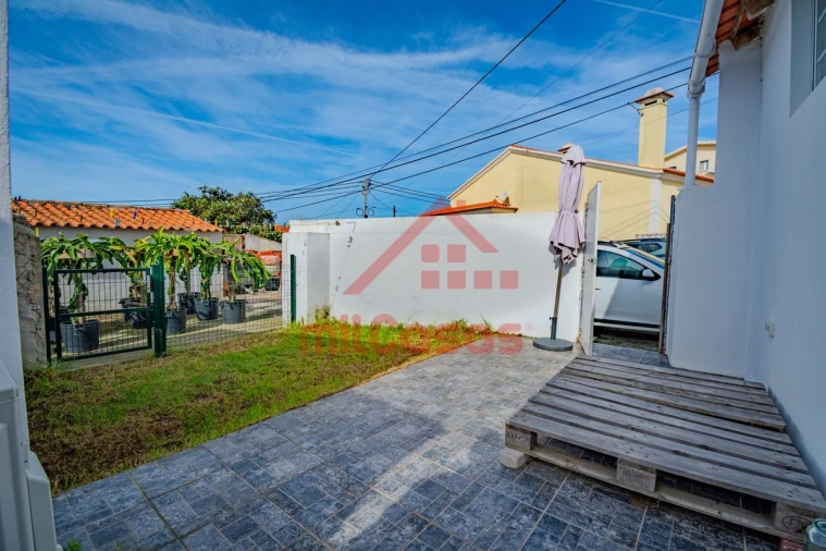 Moradia T2 para Venda em São Pedro da Cadeira Foto 7