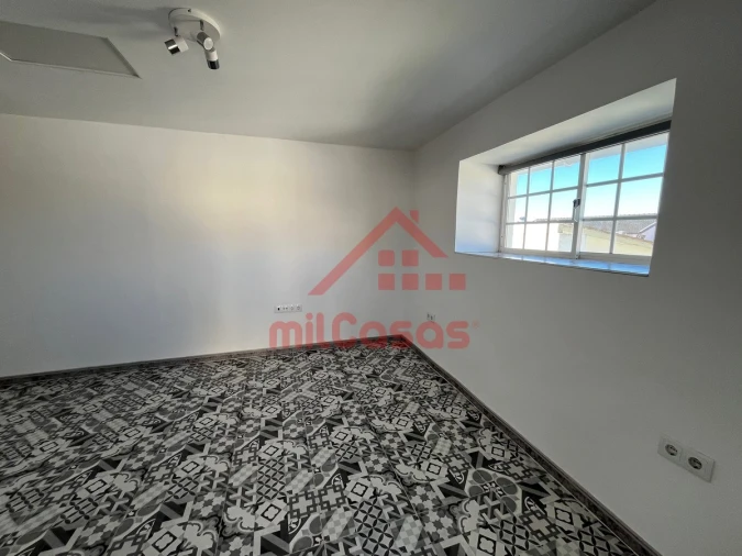 Moradia T2 para Venda em São Pedro da Cadeira Foto 20