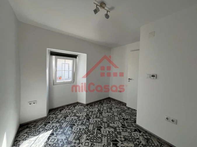 Moradia T2 para Venda em São Pedro da Cadeira Foto 25