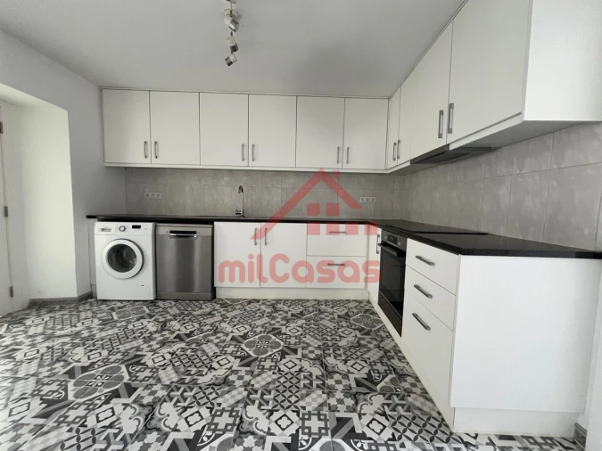 Moradia T2 para Venda em São Pedro da Cadeira Foto 29