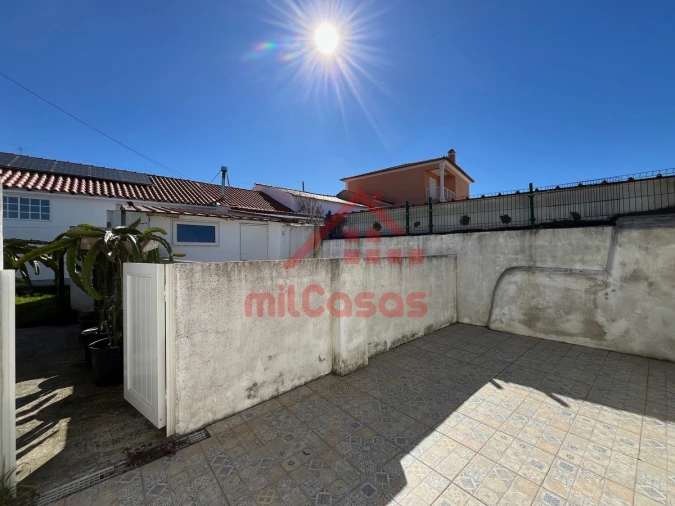 Moradia T2 para Venda em São Pedro da Cadeira Foto 42