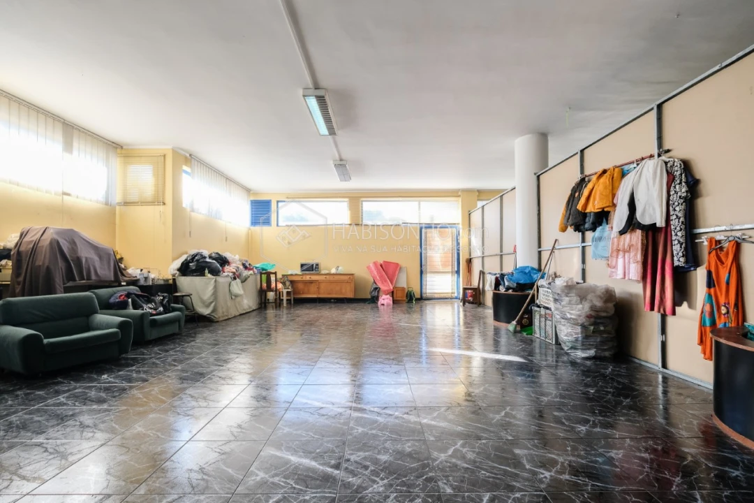 Armazém para Venda em Fânzeres e São Pedro da Cova Foto 2