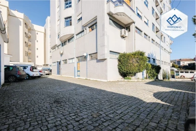 Armazém para Venda em Fânzeres e São Pedro da Cova