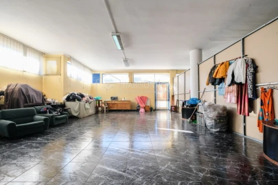 Armazém para Venda em Fânzeres e São Pedro da Cova