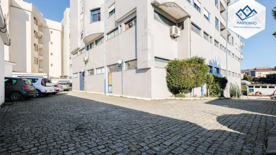 Armazém para Venda em Fânzeres e São Pedro da Cova