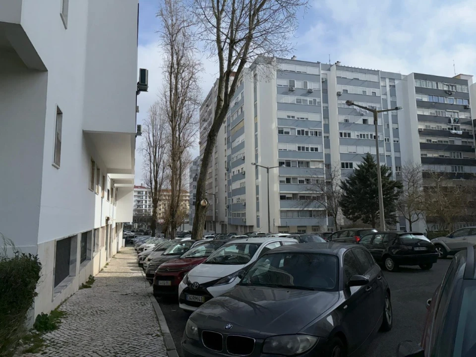 Apartamento T3 para Venda em Benfica Foto 1