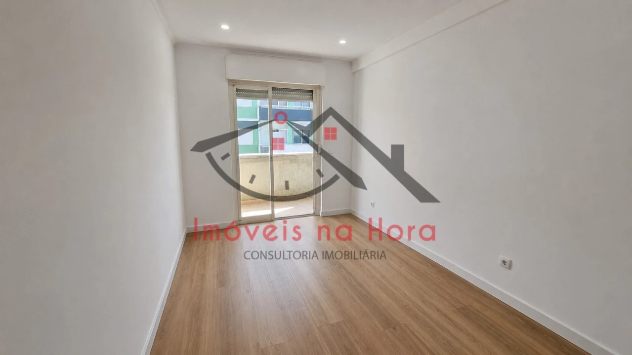 Apartamento T2 para Venda em Cacém e São Marcos Foto 3