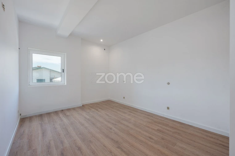 Apartamento T2 para Venda em Mozelos Foto 8