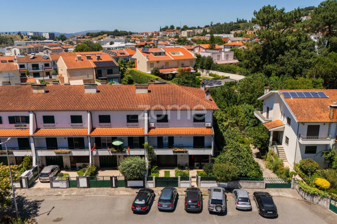 Moradia T5 para Venda em Nogueira, Fraião e Lamaçães Foto 1