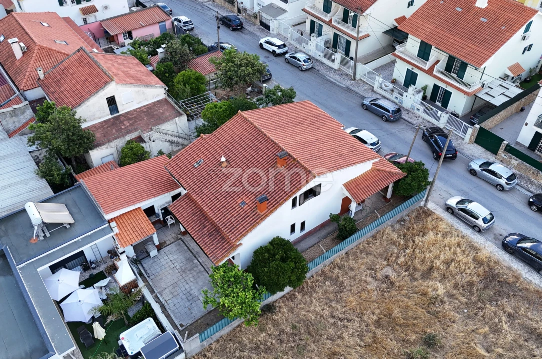 Moradia T4 para Venda em Quinta do Conde Foto 5