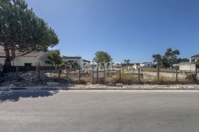 Moradia T3 para Venda em Charneca de Caparica e Sobreda