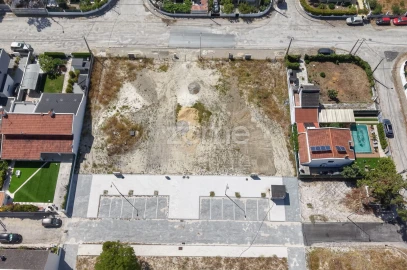 Moradia T3 para Venda em Charneca de Caparica e Sobreda