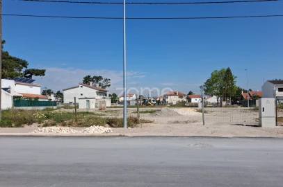 Moradia T3 para Venda em Charneca de Caparica e Sobreda