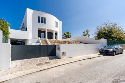 Prédio para Venda em Leiria, Pousos, Barreira e Cortes