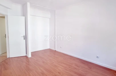 Apartamento T3 para Venda em Algueirão-Mem Martins