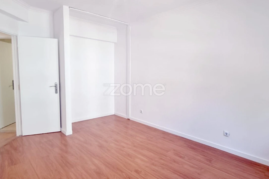 Apartamento T3 para Venda em Algueirão-Mem Martins Foto 15