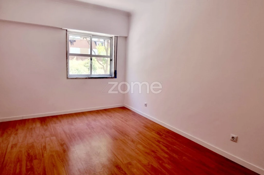 Apartamento T3 para Venda em Algueirão-Mem Martins Foto 13