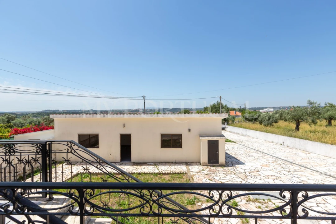Moradia T4 para Venda em São João Baptista e Santa Maria dos Olivais Foto 2