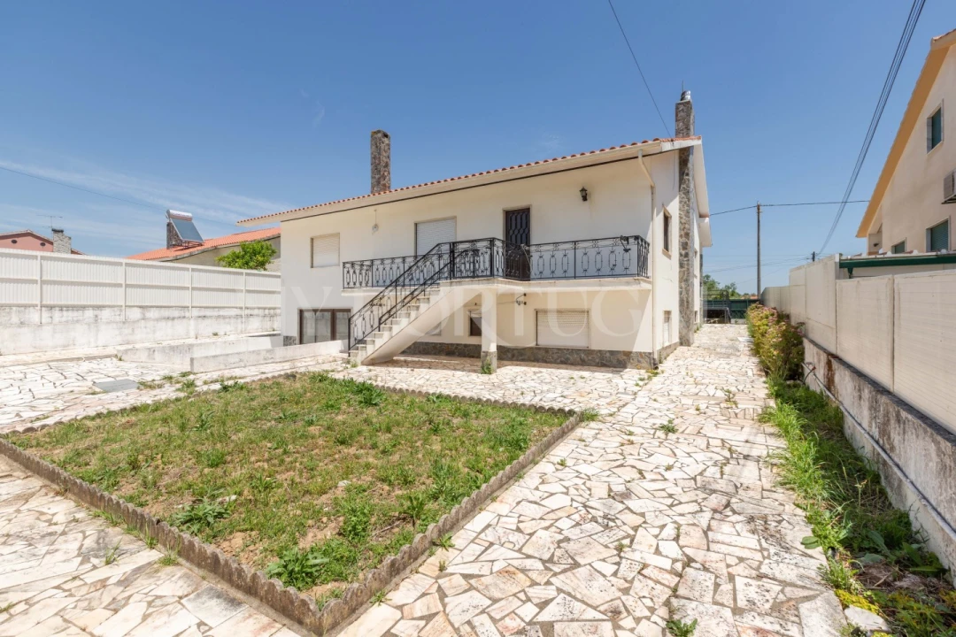 Moradia T4 para Venda em São João Baptista e Santa Maria dos Olivais Foto 1