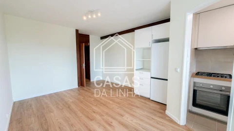 Apartamento T1 para Arrendamento em Carcavelos e Parede