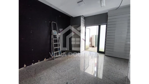 Negócio para Arrendamento em Lordelo do Ouro e Massarelos