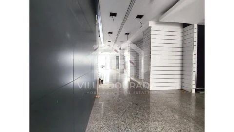 Negócio para Arrendamento em Lordelo do Ouro e Massarelos